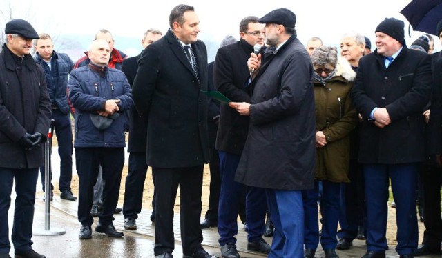 Pierwsze wezwanie do zapłaty kosztów związanych z budową drogi powiatowej do starosty trafiło na uroczystości otwarcia jezdni jesienią 2017 roku.