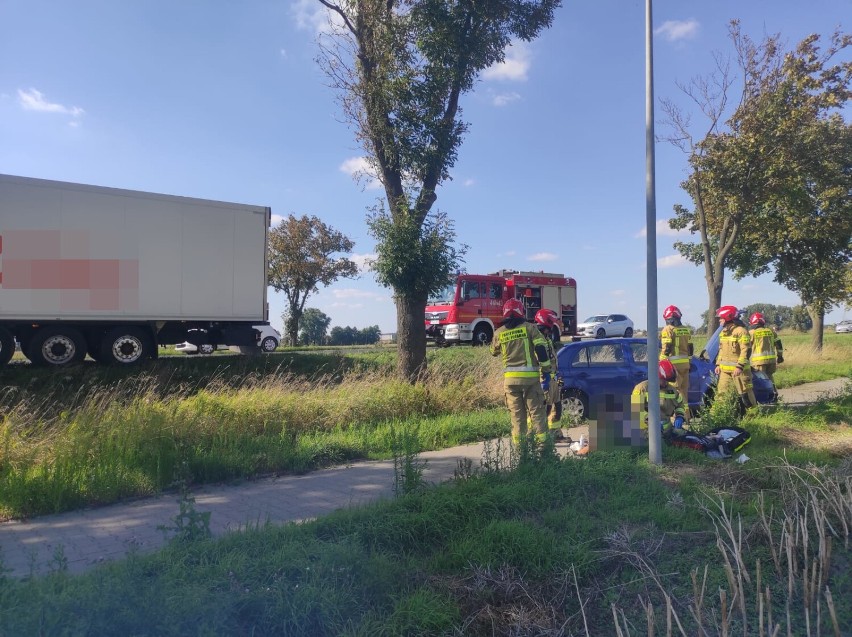 Zderzenie ciężarówki i samochodu osobowego na trasie Grodzisk - Ruchocice