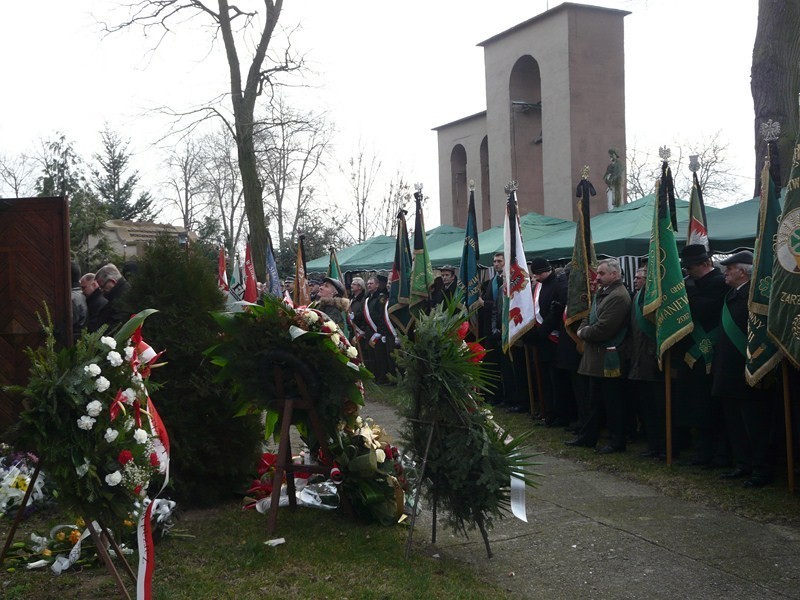 Tłumy osób pożegnały Stanisława Olasa (zdjęcia)