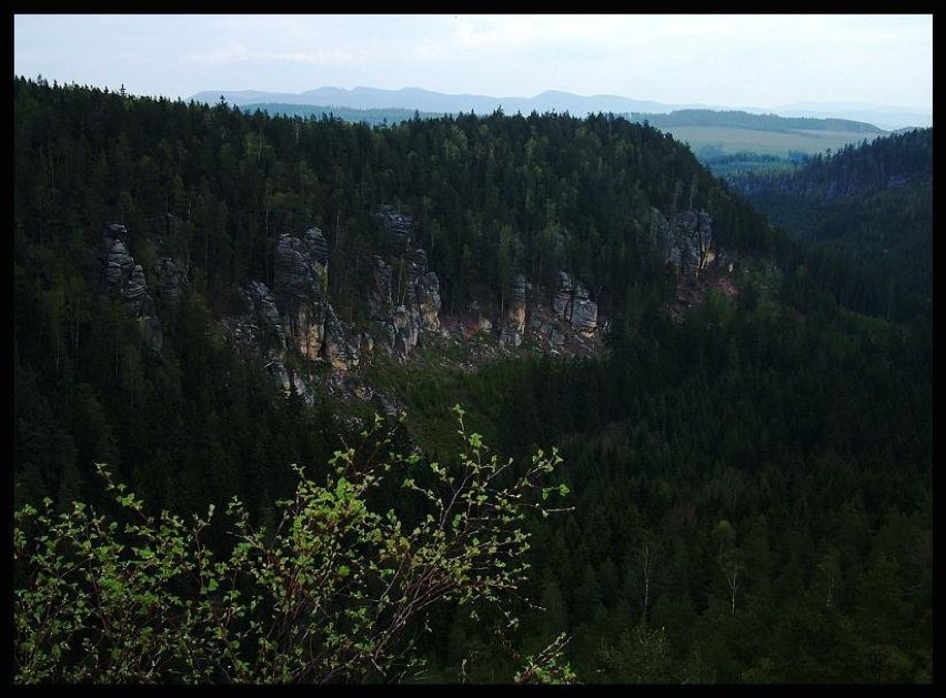 Z góry Cap, najwyższego wzniesienia w Skalnym Mieście...