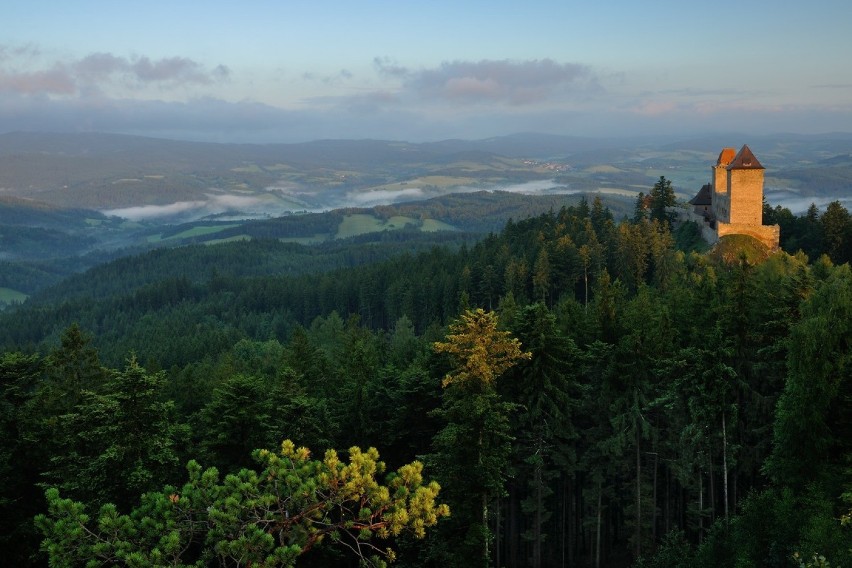 Zamek Kašperk - ulokowany w regionie Szumawa, na południowym...