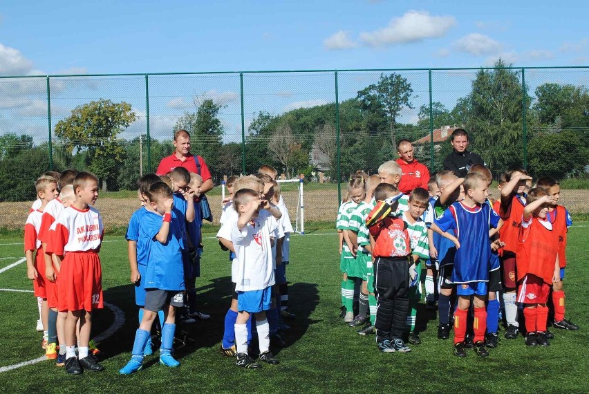 Turniej piłkarski w Miłoradzu. Rywalizowali zawodnicy w wieku 6-8 lat