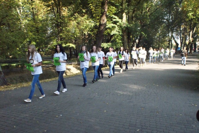 Różewicz Open Festiwal 2013: Akcja artystyczna uczniów "ekonomika"