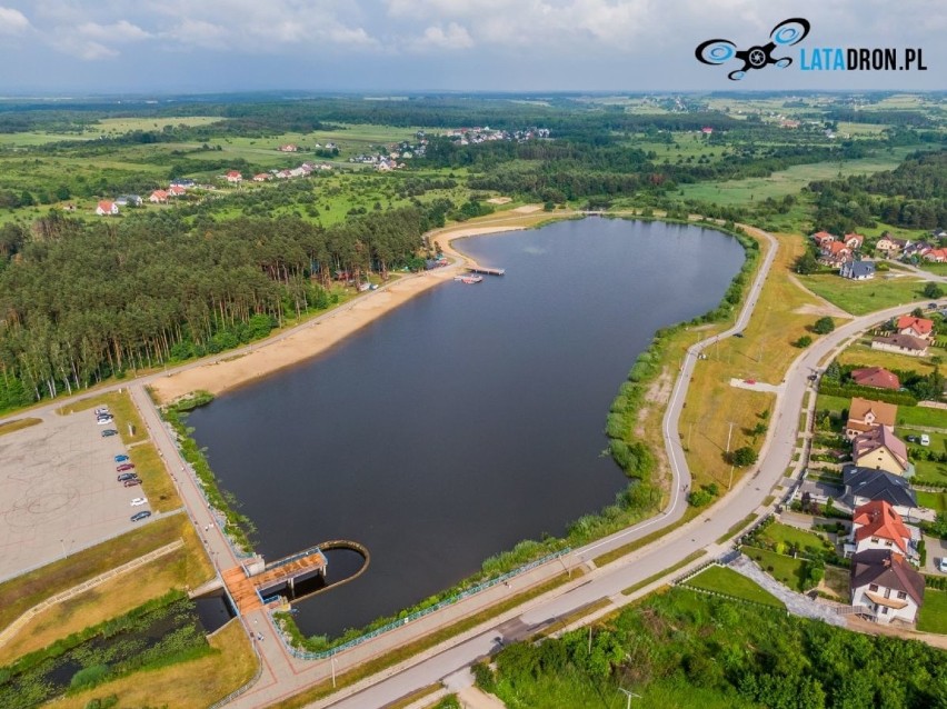 Zalew w Morawicy zaprasza od soboty! Zobacz niesamowite zdjęcia z drona