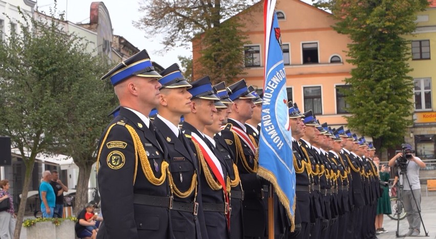 Strażacy z Pucka nowy sztandar odebrali w 50. rocznicę