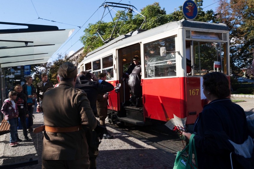Historyczny tramwaj wyjechał na ulice Szczecina w 73. rocznicę powstania Narodowych Sił Zbrojnych