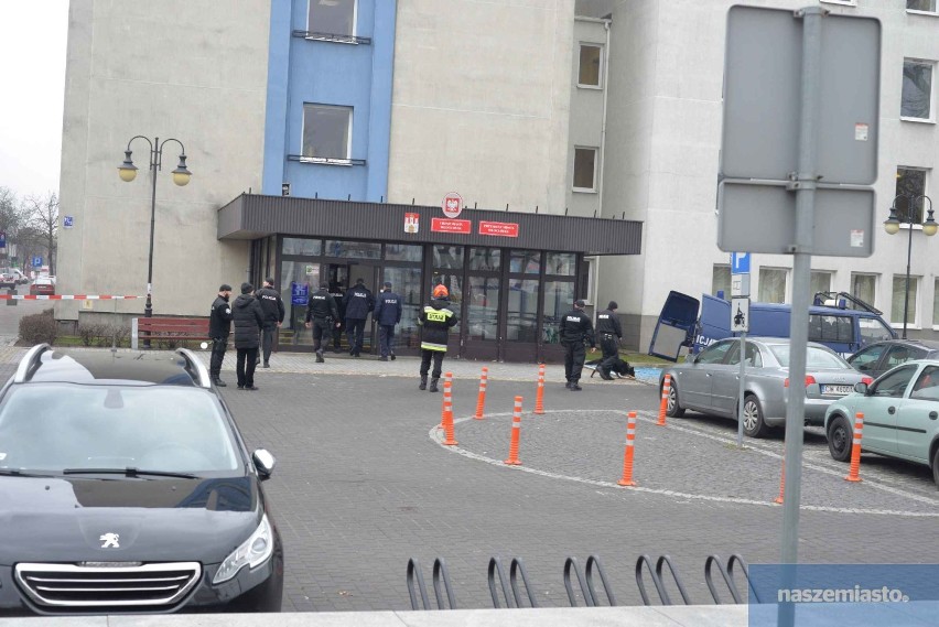 Bomba w Urzędzie Miasta we Włocławku !? Policja przeszukała budynki [zdjęcia]