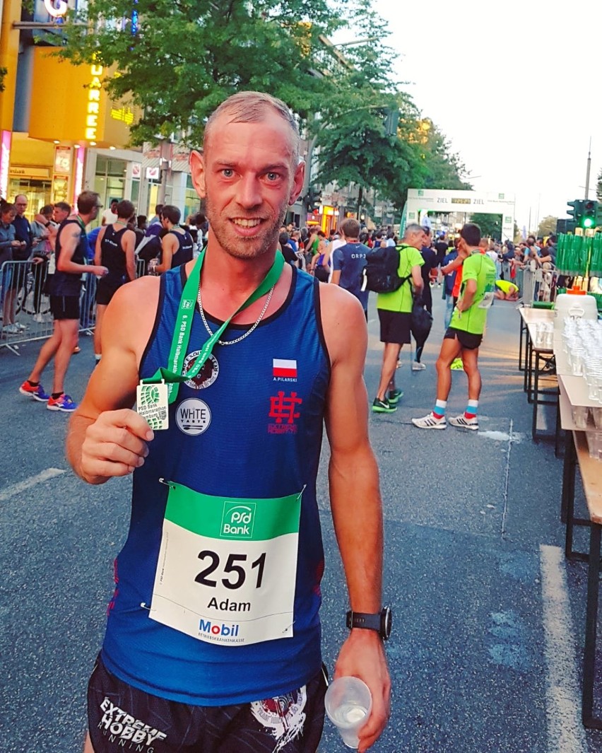 Adam Pilarski z Gniezna biega, zwiedza i zdobywa medale w najróżniejszych zakątkach świata