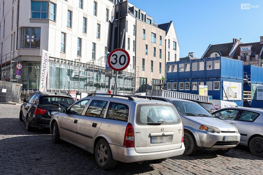 Opustoszały parking pod Trasą Zamkową w Szczecinie. Czy to była dobra zmiana? ZDJĘCIA