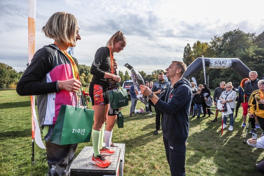 Bieg "Sopocka jesień" 2022. Zawody na dystansie 7 km w słońcu w najpiękniejszym polskim kurorcie WYNIKI i ZDJĘCIA