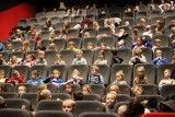 W Sławnie ponad 300 dzieci obejrzało spektakl świąteczny w SDK - ZDJĘCIA