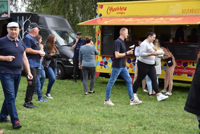 Do Aleksandrowa Kujawskiego przyjechały Food Trucki. Potrawy z całego świata przyciągnęły mieszkańców
