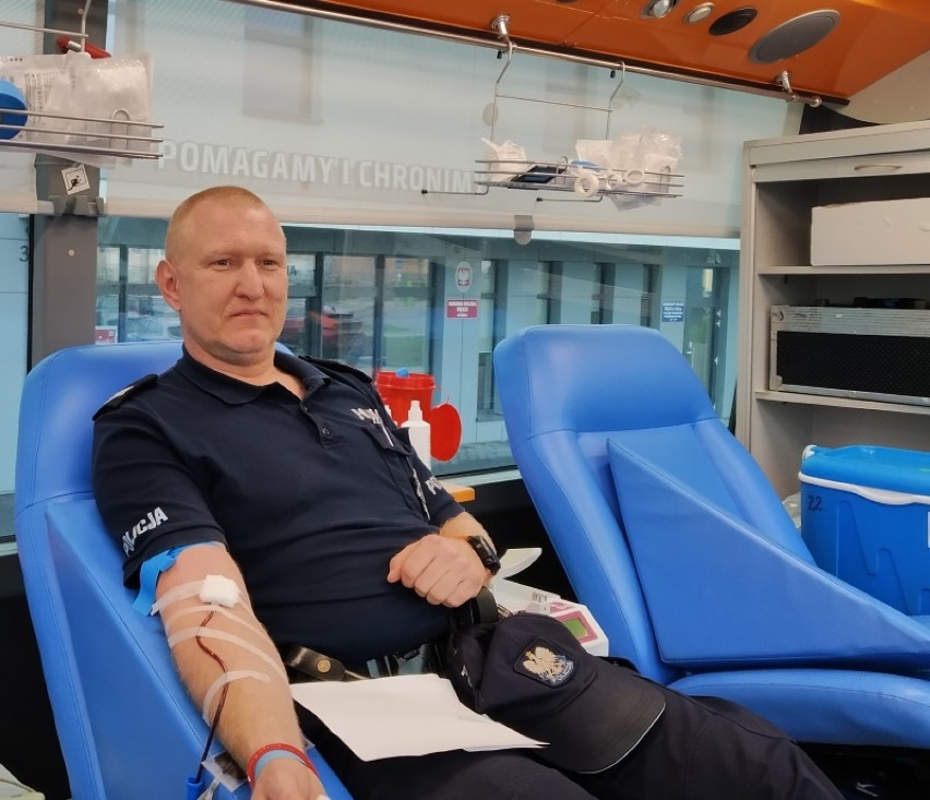 Policja w Kaliszu: Zebrali ponad 100 litrów krwi na...