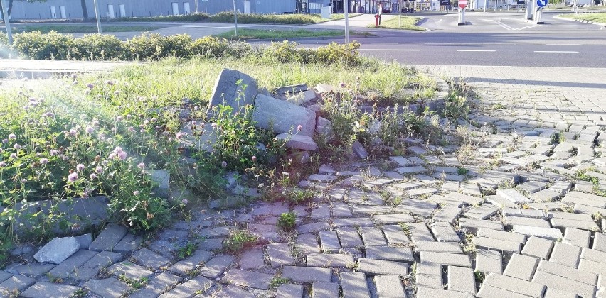 Tak wyglądają wjazdy na oba parkingi przy ul. Struga w Szczecinie. Czy doczekają się remontu?