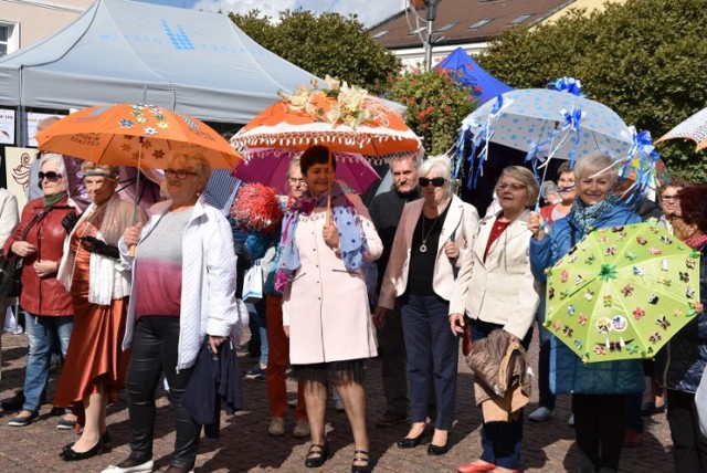 Senioralia w Czeladzi to zawsze wiele ciekawych wydarzeń i dobra zabawa 

Zobacz kolejne zdjęcia/plansze. Przesuwaj zdjęcia w prawo naciśnij strzałkę lub przycisk NASTĘPNE