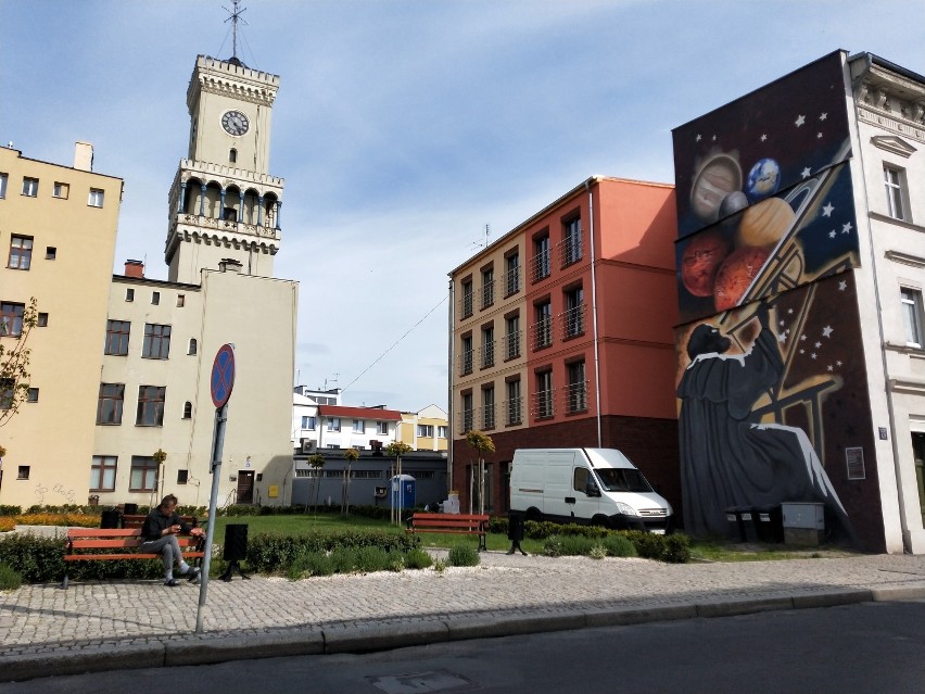 Zobacz, jak zmieniał się w ciągu lat skwer w samym centrum...