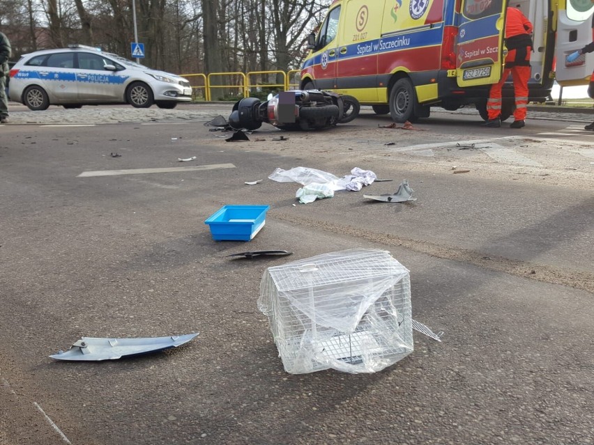 Wypadek w centrum Szczecinka. Poszkodowany kierowca skutera [zdjęcia]
