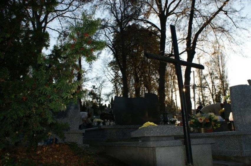 Kwesta na cmentarzu w Koninie
