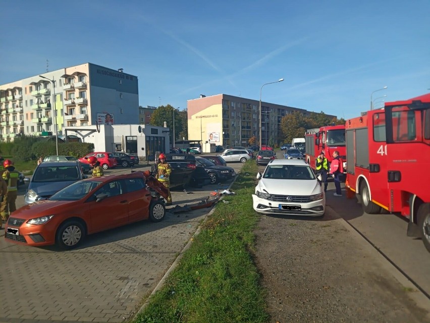 Samochód, który dachował na ul. Zwycięstwa w Nysie,...