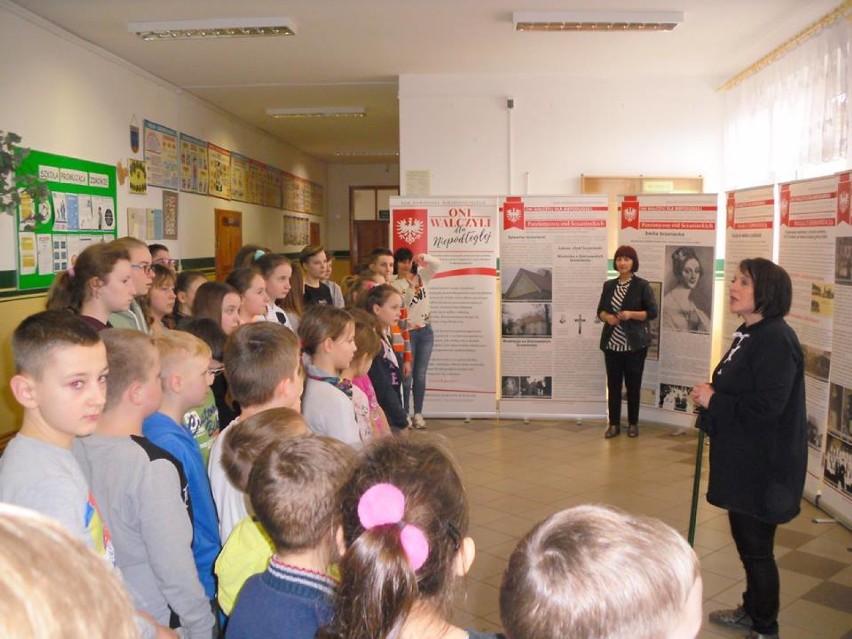 Kuślinska biblioteka zaprosiła na lekcję historii [ZDJĘCIA]