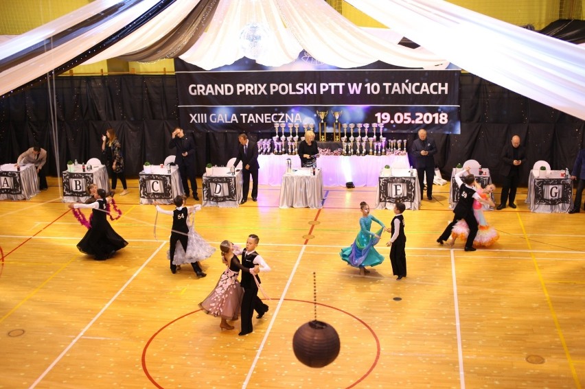 Turniej tańca w Pajęcznie. Wystąpiło blisko 200 par [ZDJĘCIA] 