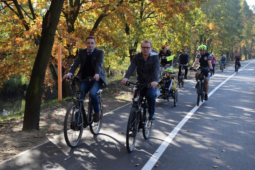 Bulwary nad Nacyną przejechaliśmy na rowerach z prezydentem Kuczerą