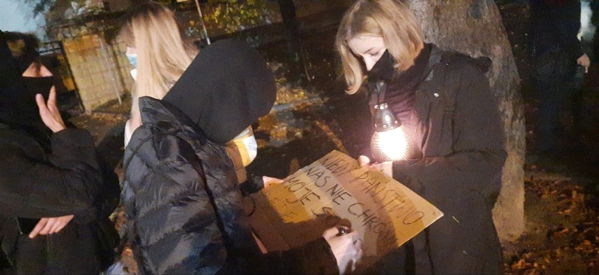 Mieszkańcy Tarnobrzega (głównie kobiety) manifestowali w...