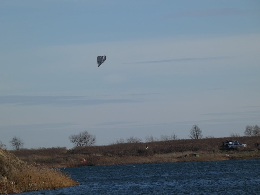 Kitesurfing i windsurfing na żwirowni w Chałupkach Dusowskich w powiecie przemyskim [ZDJĘCIA]