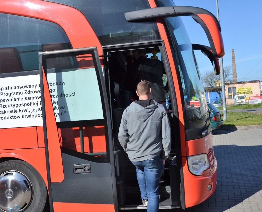 Nowy Dwór Gdański. Krwiobus stanął przy komendzie Powiatowej Straży Pożarnej [ZDJĘCIA]