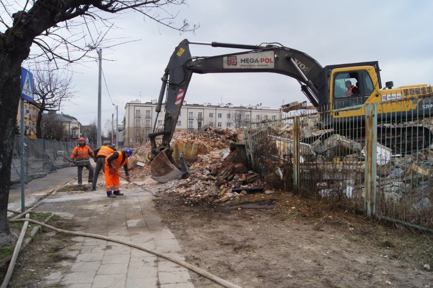 Radomsko: Ze "starego szpitala" został gruz