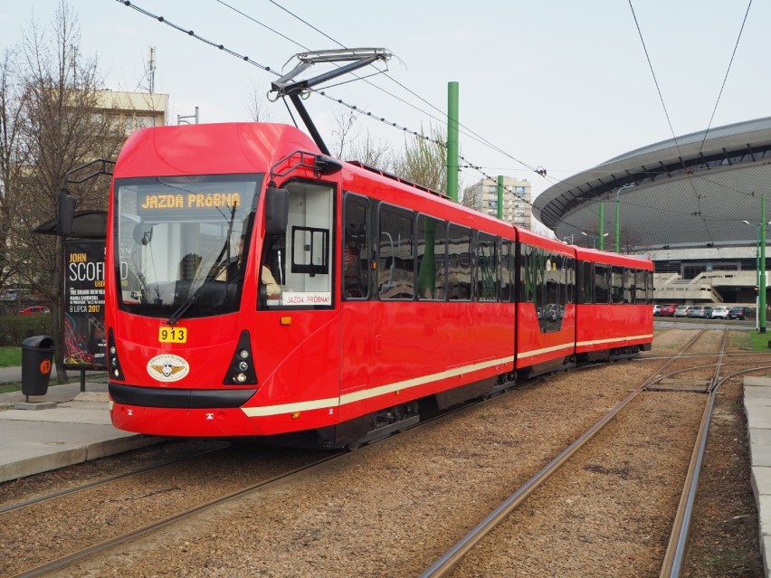 Tramwaje Śląskie wypuszczają na trasy nowy wóz. To Wawrzek ZDJĘCIA