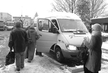 Z powodu podzielenia się PKS na kilka przedsiębiorstw pasażerowie mają problem z biletami miesięcznymi.