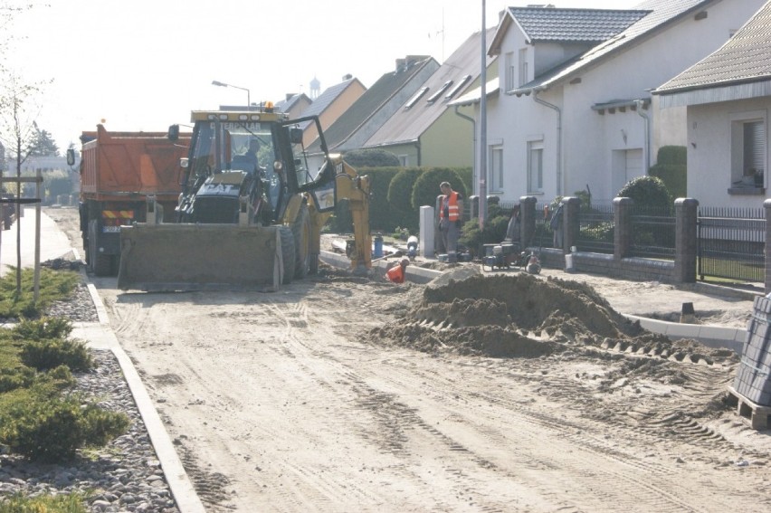 Grodzisk Wielkopolski: Trwa modernizacja ulicy Słowackiego. Mieszkańcy okolicznych ulic mają wiele wątpliwości! ZDJĘCIA