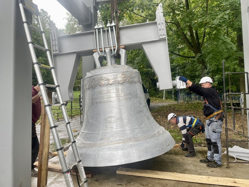 Vox Dei jest siódmym najcięższym dzwonem w Polsce.