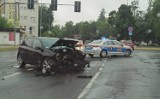 Wypadek z udziałem wozu strażackiego i osobówki na skrzyżowaniu Struga i 25 Czerwca w Radomiu. Jedna osoba została ranna 