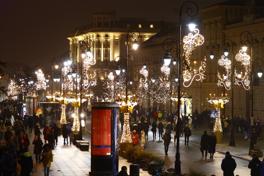 Świąteczna iluminacja, Warszawa 2022. Tysiące światełek na ulicach stolicy