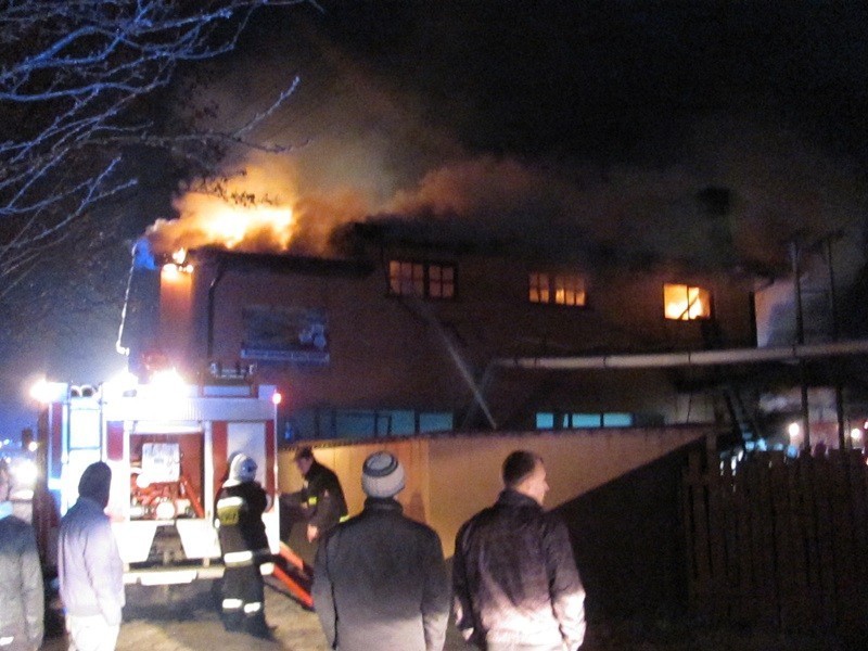 Pożar objął górną kondygnację stolarni w Żarkach.