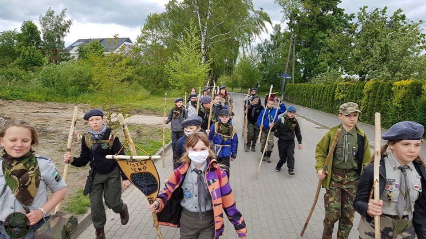 Po 3 miesiącach przerwy harcerze ze Sławna wybrali się na zbiórkę do lasu [ZDJĘCIA]