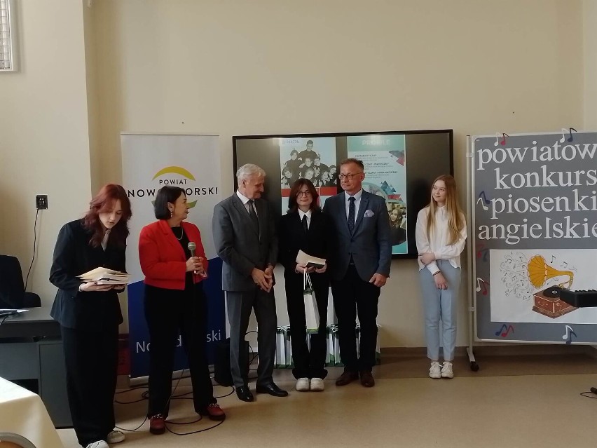 15 uczniów Szkół Podstawowych wystąpiło w Powiatowym Konkursie Piosenki Angielskiej