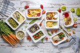 Catering pudełkowy: jak jedzenie gotowych posiłków może pomóc Ci schudnąć i poprawić zdrowie?