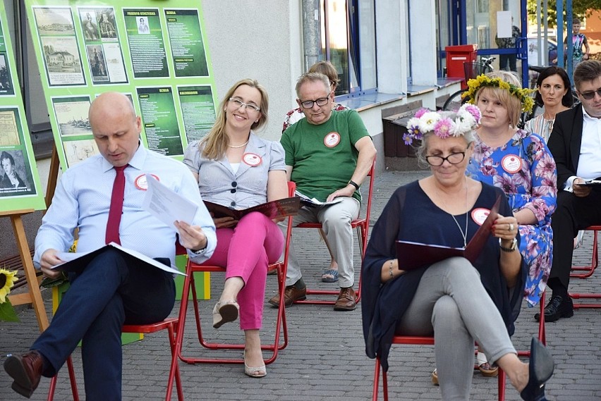 Narodowe Czytanie w Kraśniku. Mieszkańcy przeczytali wspólnie fragmenty "Balladyny". Zobacz zdjęcia