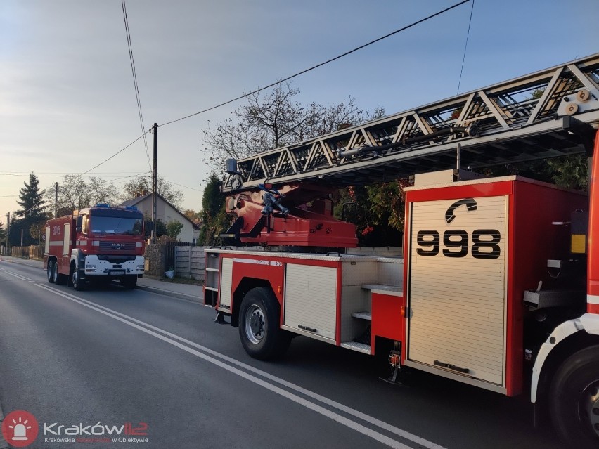 Pożar domu w Krakowie. Cztery osoby zostały poszkodowane [ZDJĘCIA]