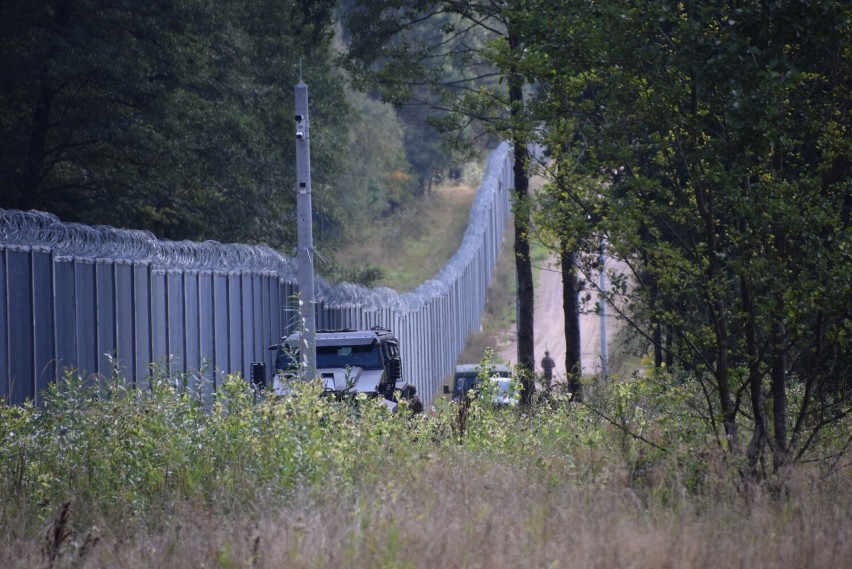 Zapora zabezpiecza polską granicę z Białorusią