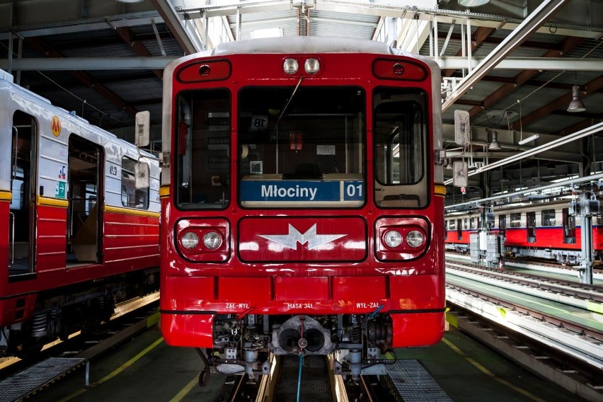 Metro Warszawa: nowe pociągi na razie nie dojadą. Zostają rosyjskie