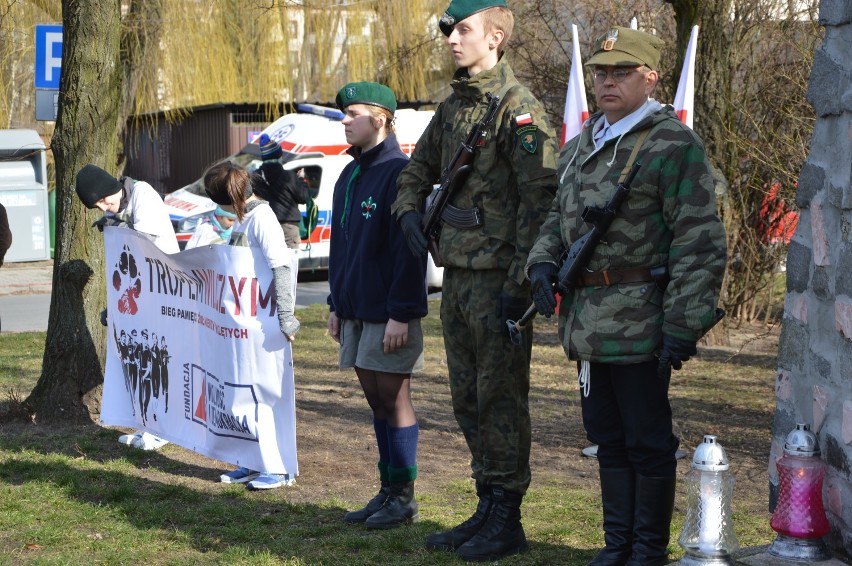 Obchody Narodowej Dnia Pamięci Żołnierzy Wyklętych w Tomaszowie. Bieg Wilczym Tropem [ZDJĘCIA, FILM]