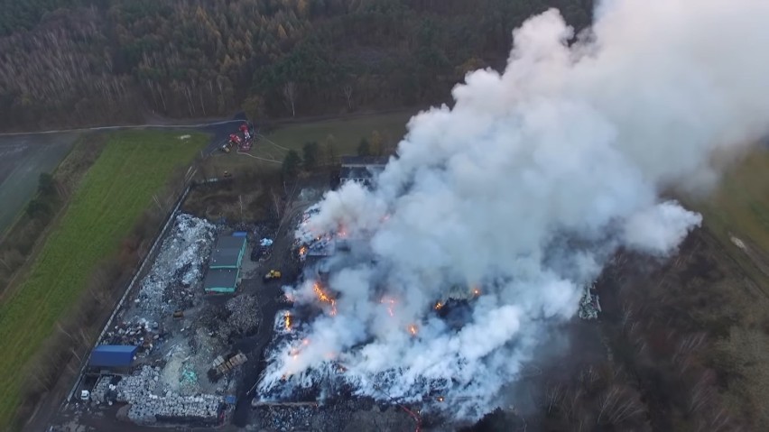 Pożar składowiska opon w Żorach został sfotografowany i...