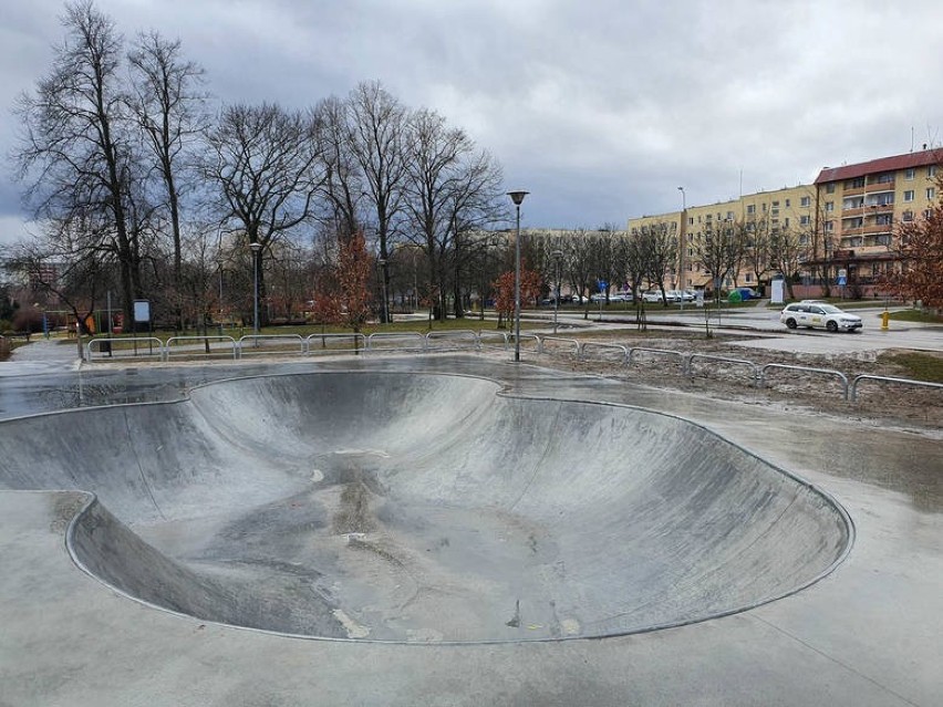 Skatepark przy ul. Małcużyńskiego w Słupsku czeka na rozbudowę. Co się zmieni?