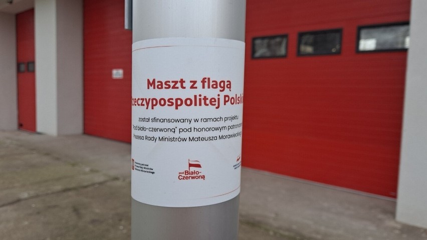W Białej (gm. Zgierz) postawiono nowy maszt z flagą Polski w ramach rządowego projektu ZDJĘCIA