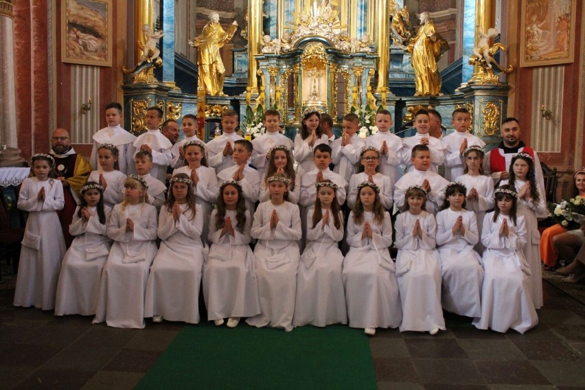Pierwsza Komunia Święta w klasztorze ojców Bernardynów w...