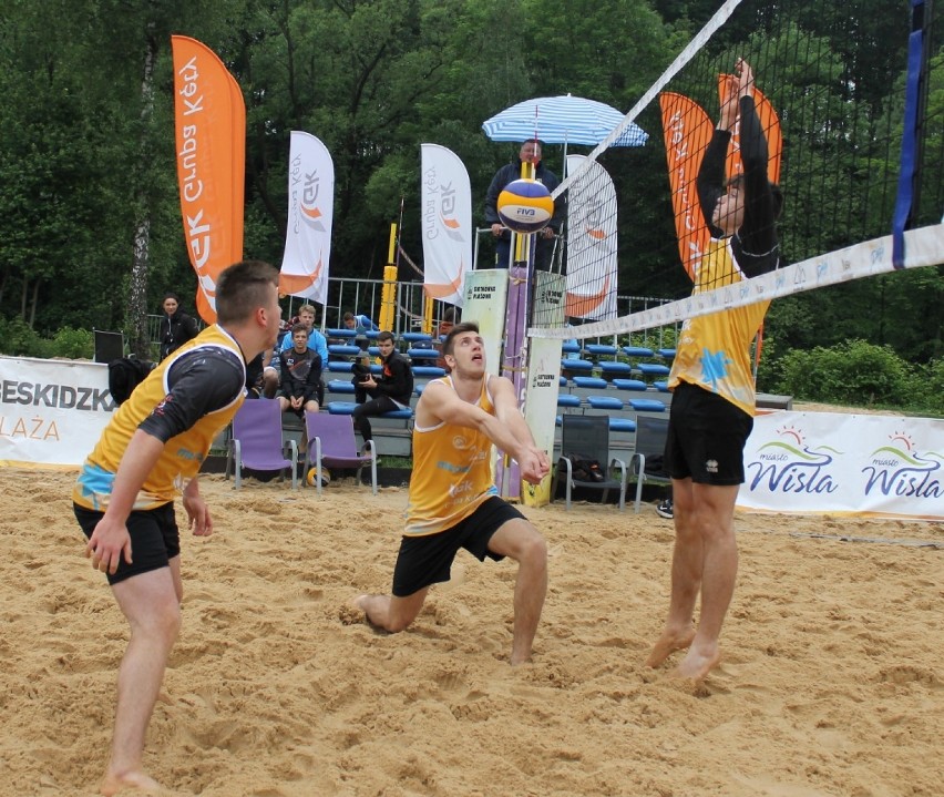 W ten weekend w Wiśle króluje siatkówka plażowa, turniej Młoda Plaża trwa (ZDJĘCIA)